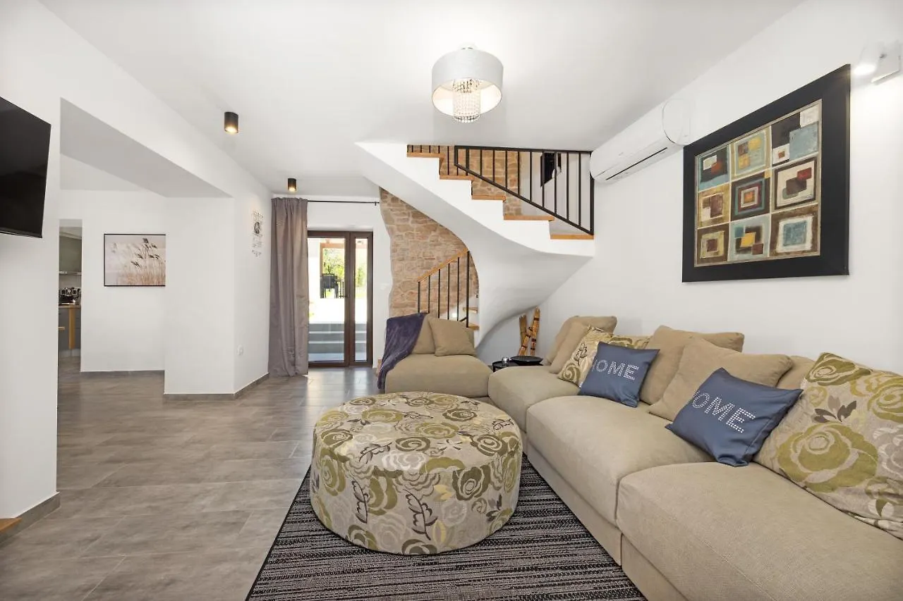 Villa Nola 0*, Mali Vareski Croatia