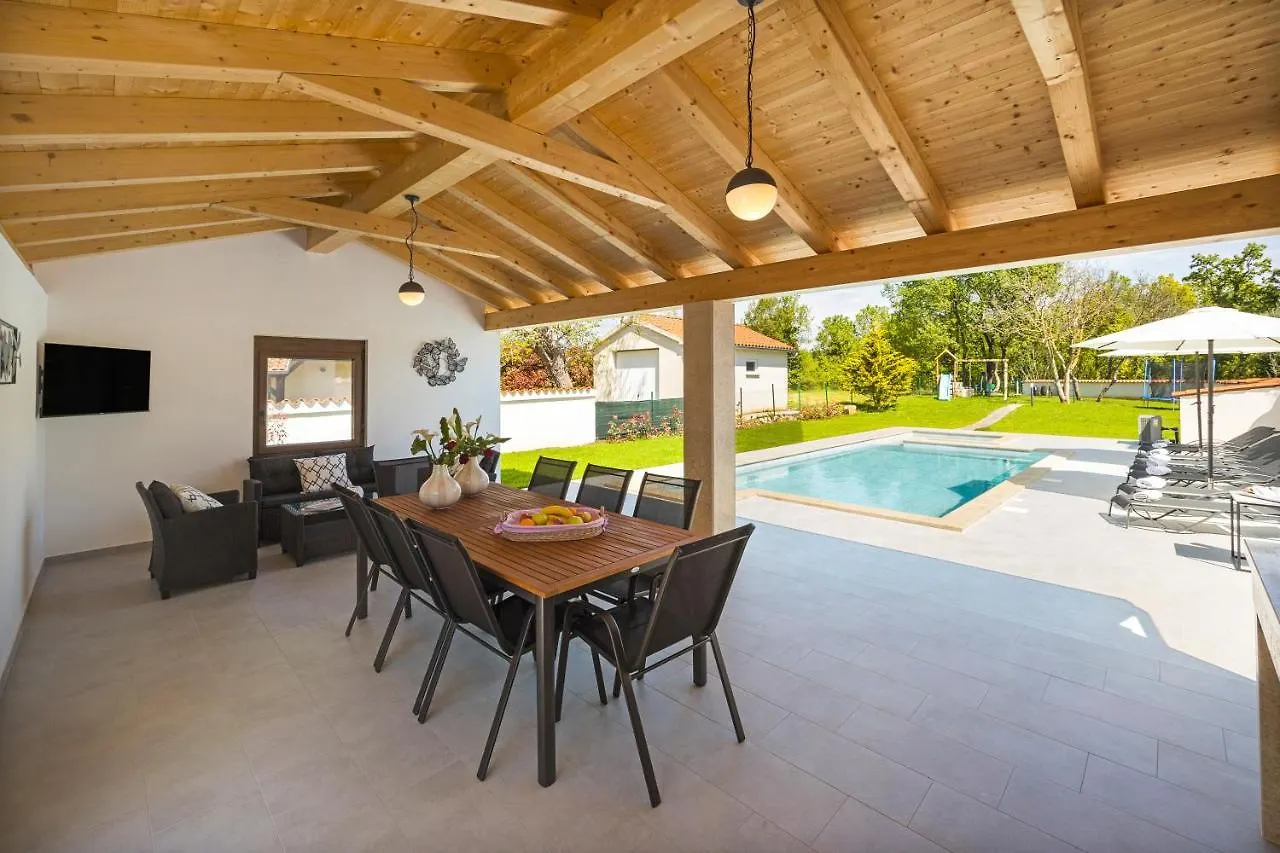 Villa Nola  Mali Vareski